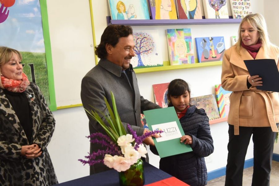 "La educación es fundamental para construir un futuro con igualdad de oportunidades", dijo Sáenz