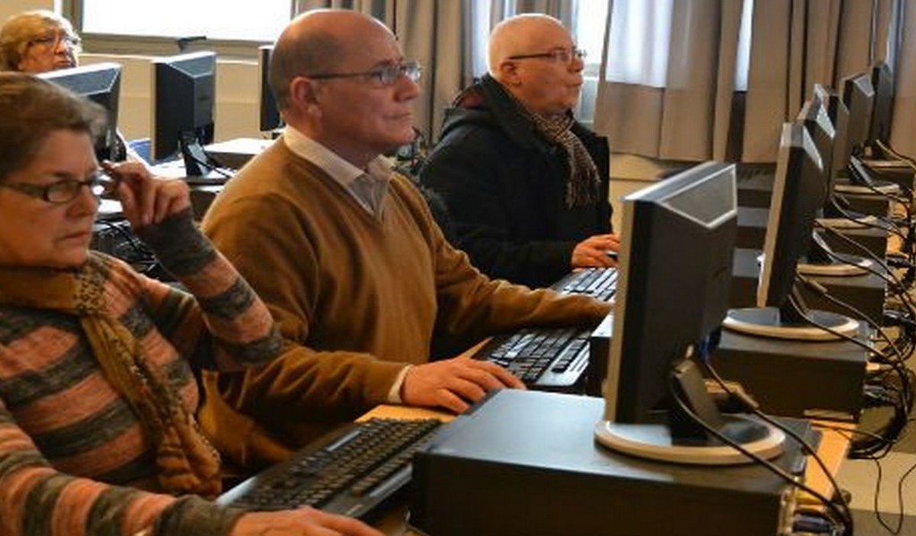 Quieren capacitación digital para adultos mayores