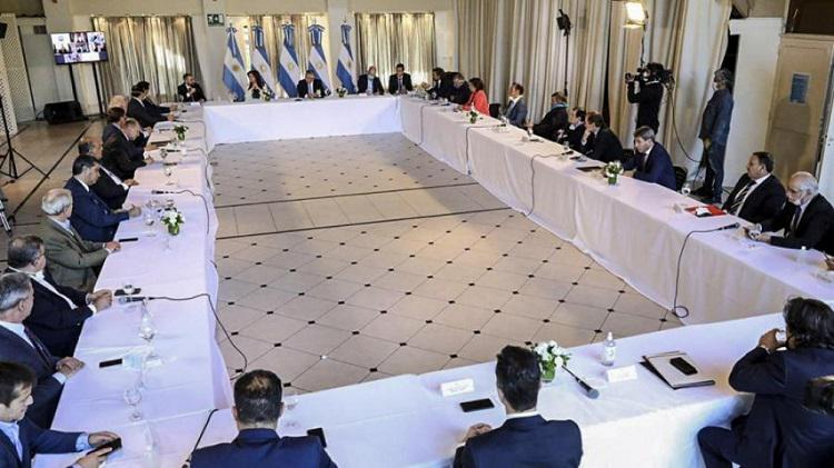 Los 24 gobernadores pidieron unidad "sin mezquindades" para "reducir los daños" de la pandemia