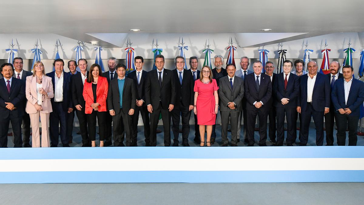 Massa consiguió el respaldo de 19 gobernadores para el balotaje